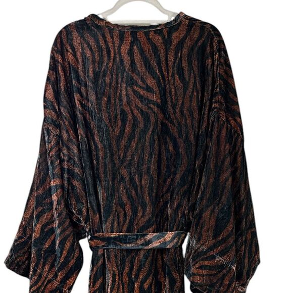 ROCOCO SAND Robe Open Front Kimono Sleeves Brown Crushed Velvet Belted Sz M NWT - Picture 8 of 13